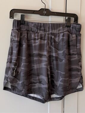 YoungLA Men’s Gray & Black Camouflage Shorts